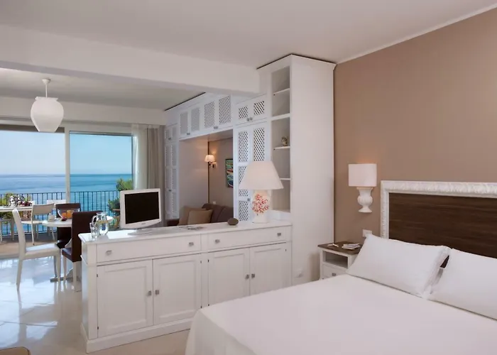Taormina Mare Apartments,Suites & Beachclub